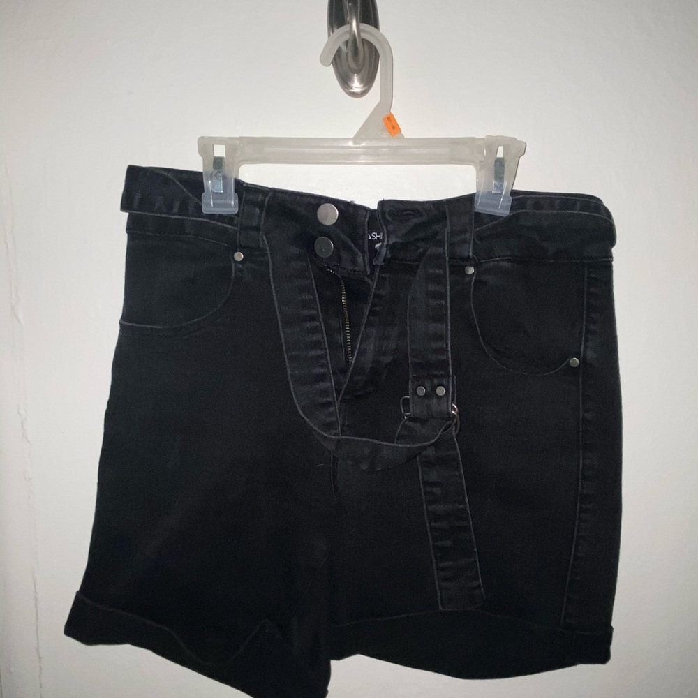 Black shorts with belt